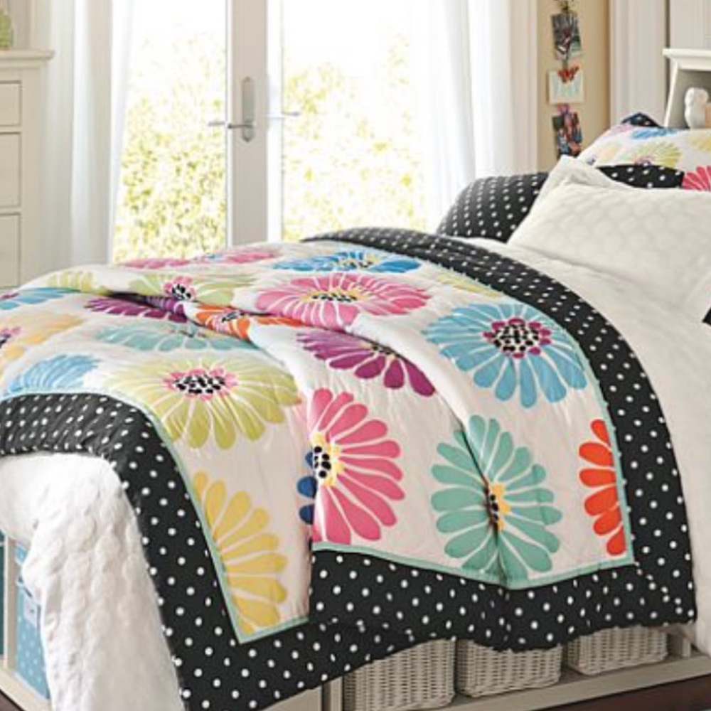 Pottery Barn Teen comforter, full size, floral with B&W trim reversible …
